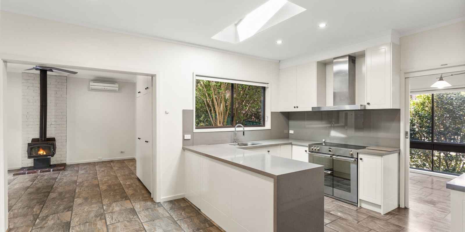 8 Jacaranda Avenue Figtree 8 Jacaranda Avenue Figtree