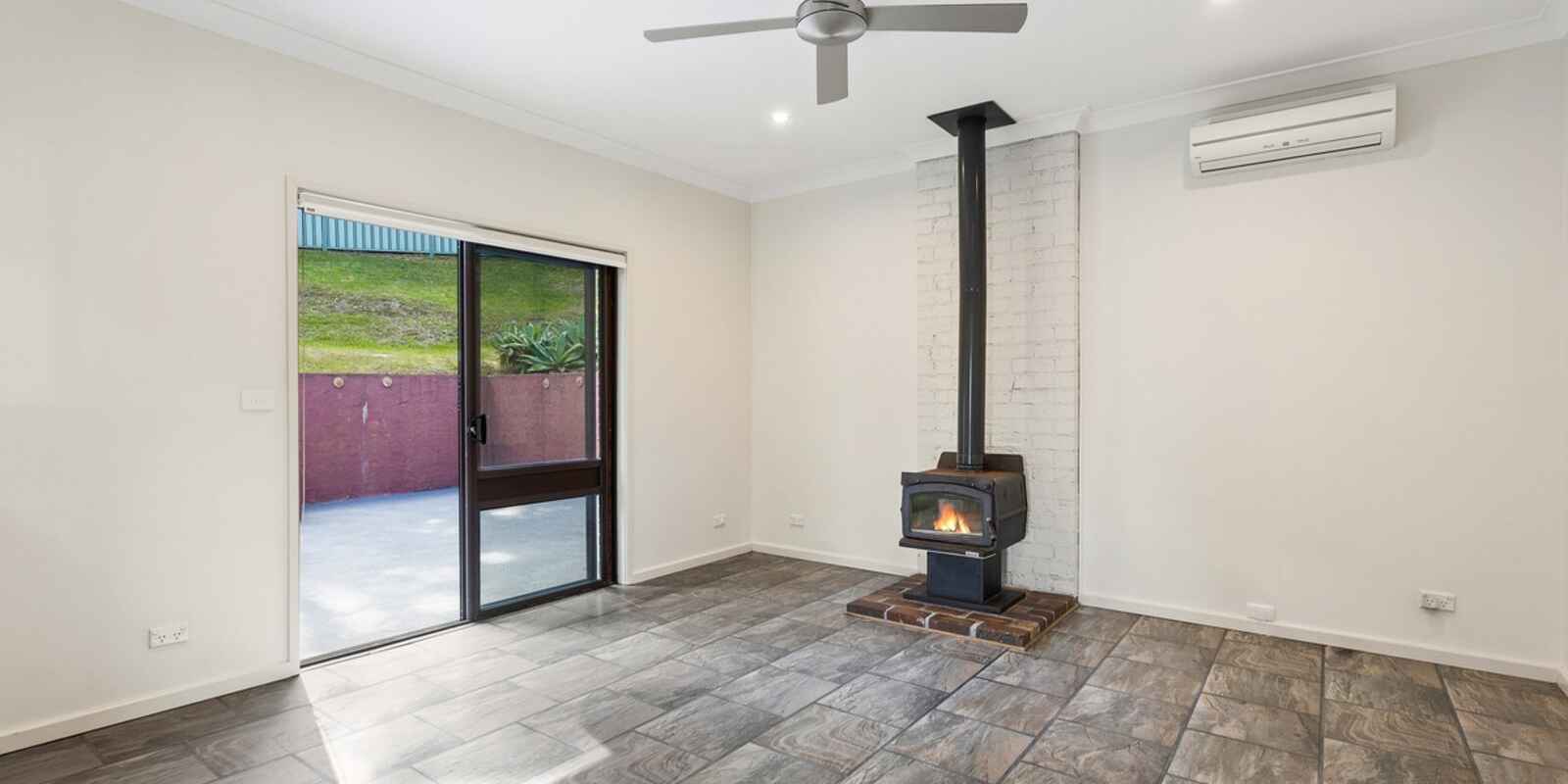 8 Jacaranda Avenue Figtree 8 Jacaranda Avenue Figtree