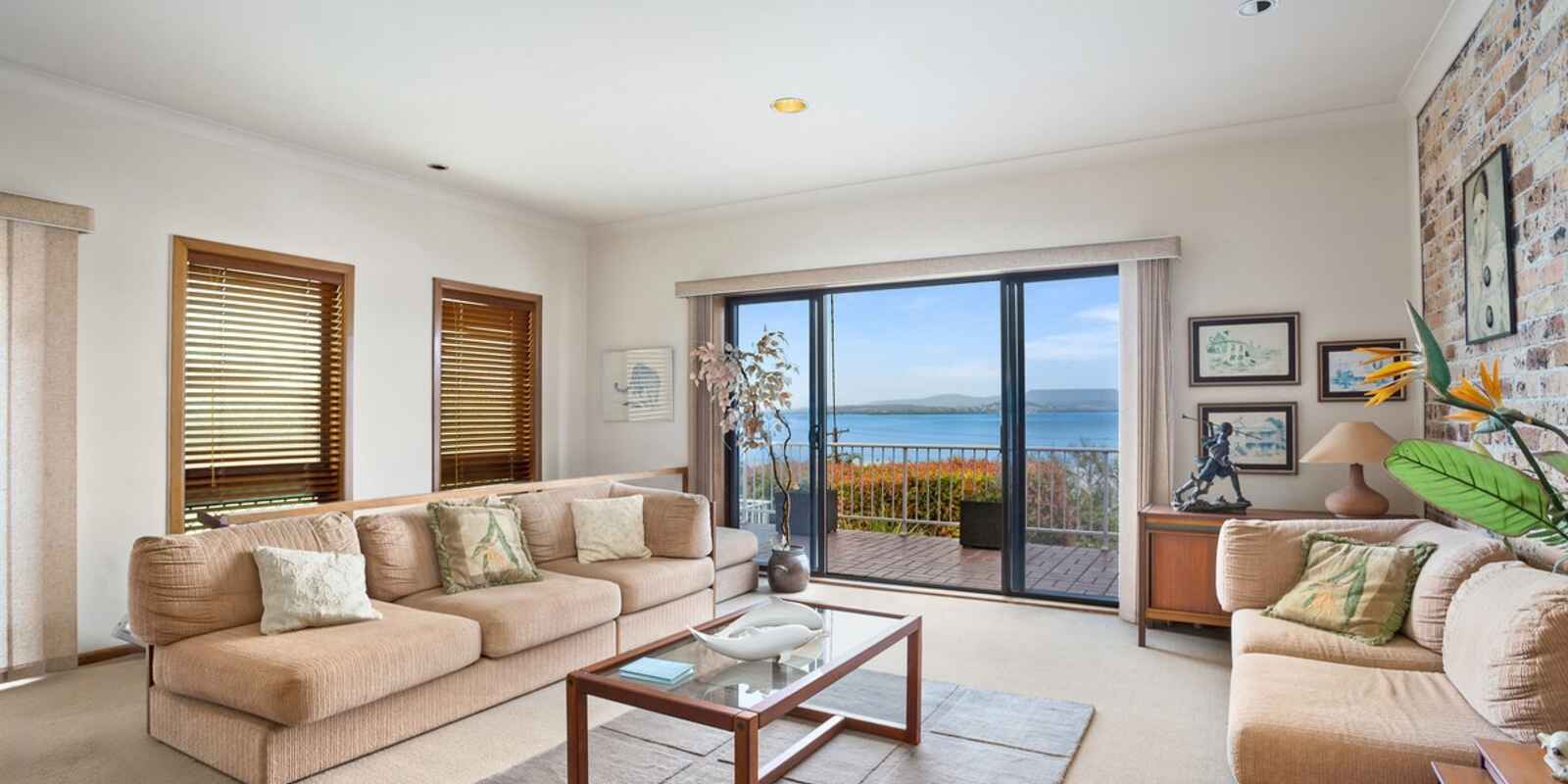 274 Northcliffe Drive Lake Heights 274 Northcliffe Drive Lake Heights