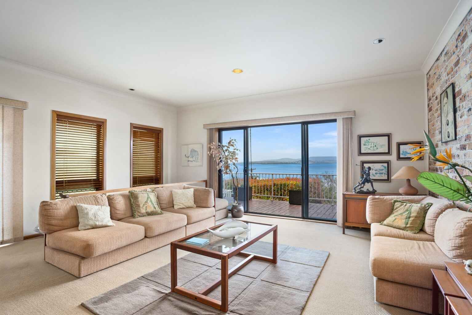 274 Northcliffe Drive Lake Heights 274 Northcliffe Drive Lake Heights