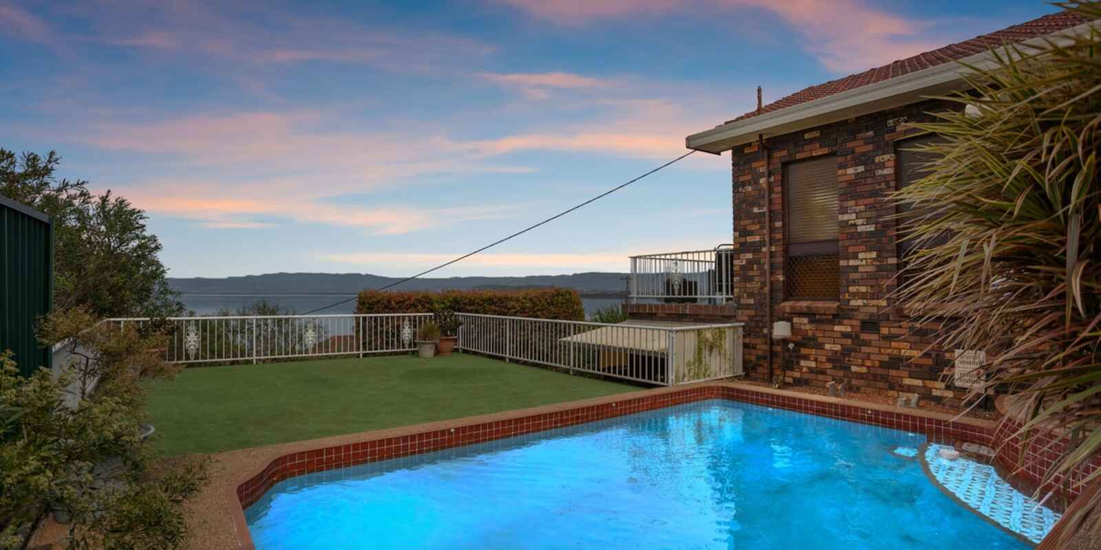 274 Northcliffe Drive Lake Heights 274 Northcliffe Drive Lake Heights