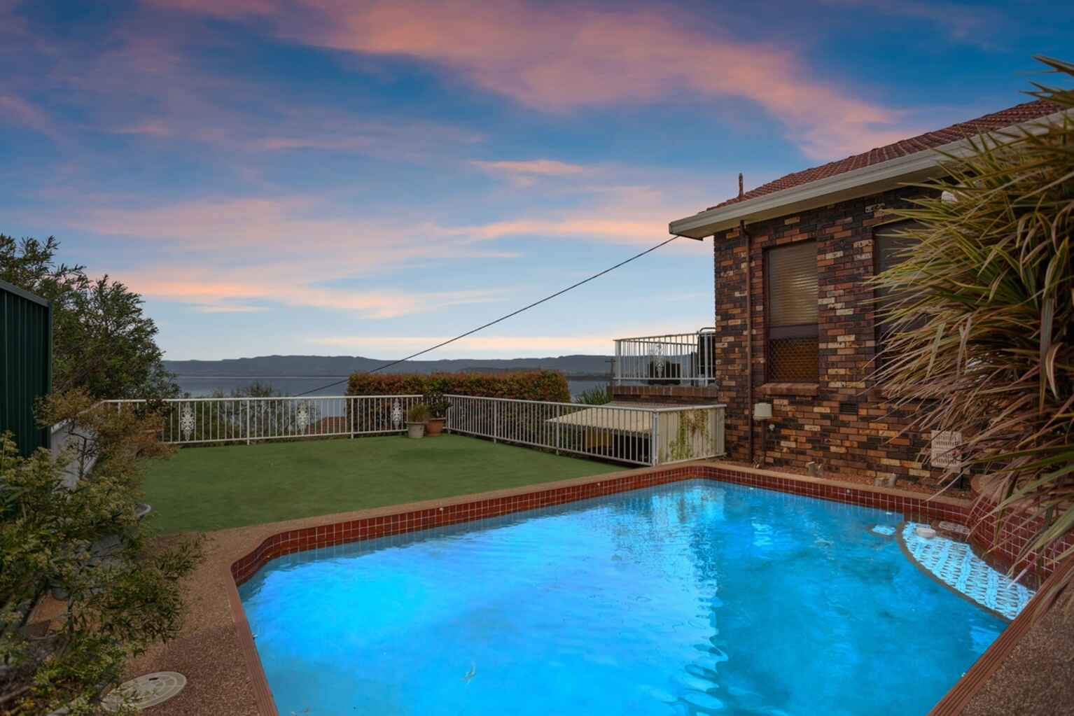 274 Northcliffe Drive Lake Heights 274 Northcliffe Drive Lake Heights