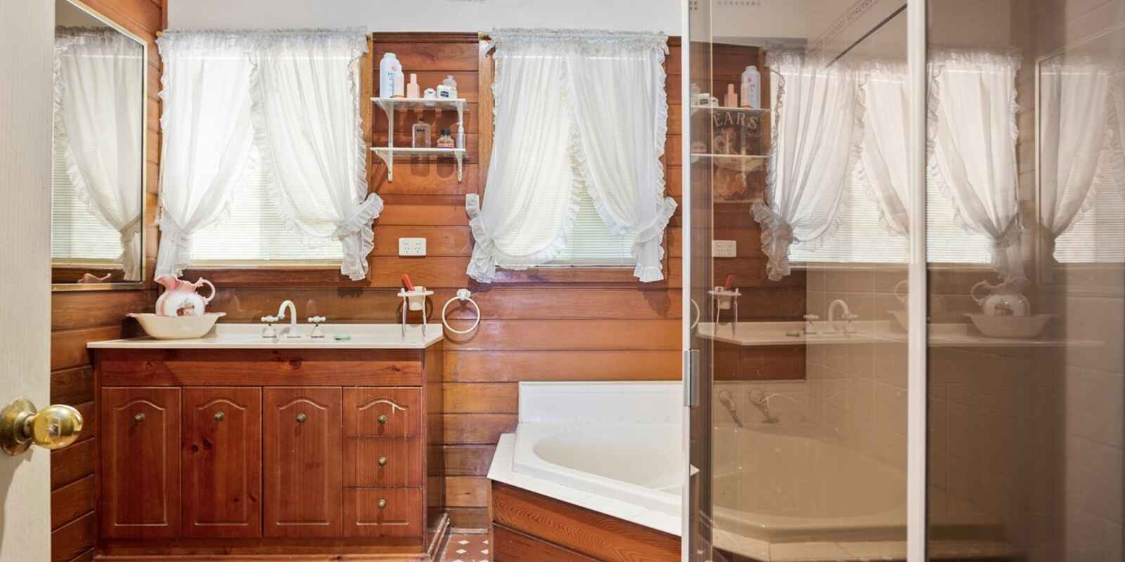 274 Northcliffe Drive Lake Heights 274 Northcliffe Drive Lake Heights