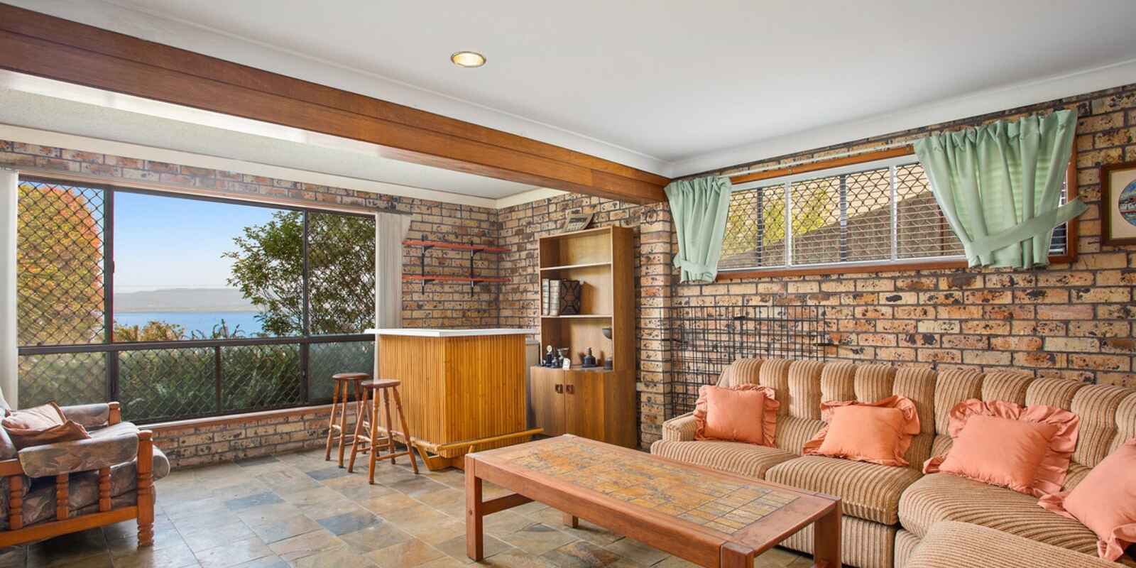 274 Northcliffe Drive Lake Heights 274 Northcliffe Drive Lake Heights