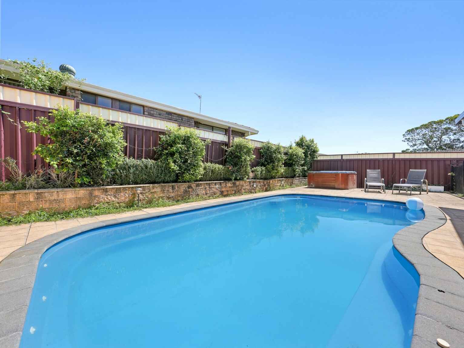 6 Ellenborough Place Horsley