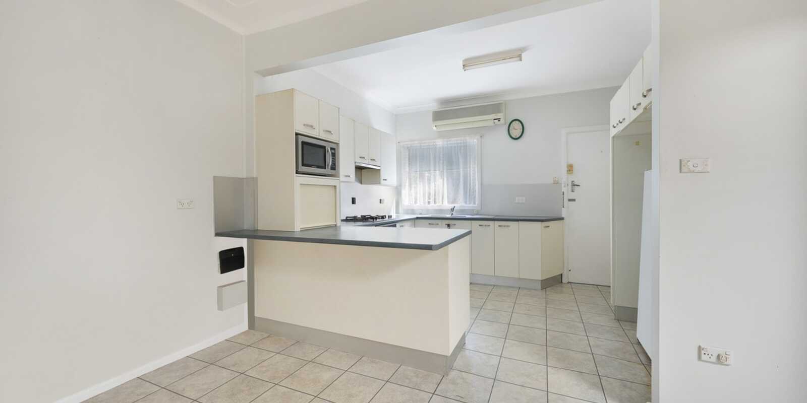 22 Bimbadeen Avenue West Wollongong