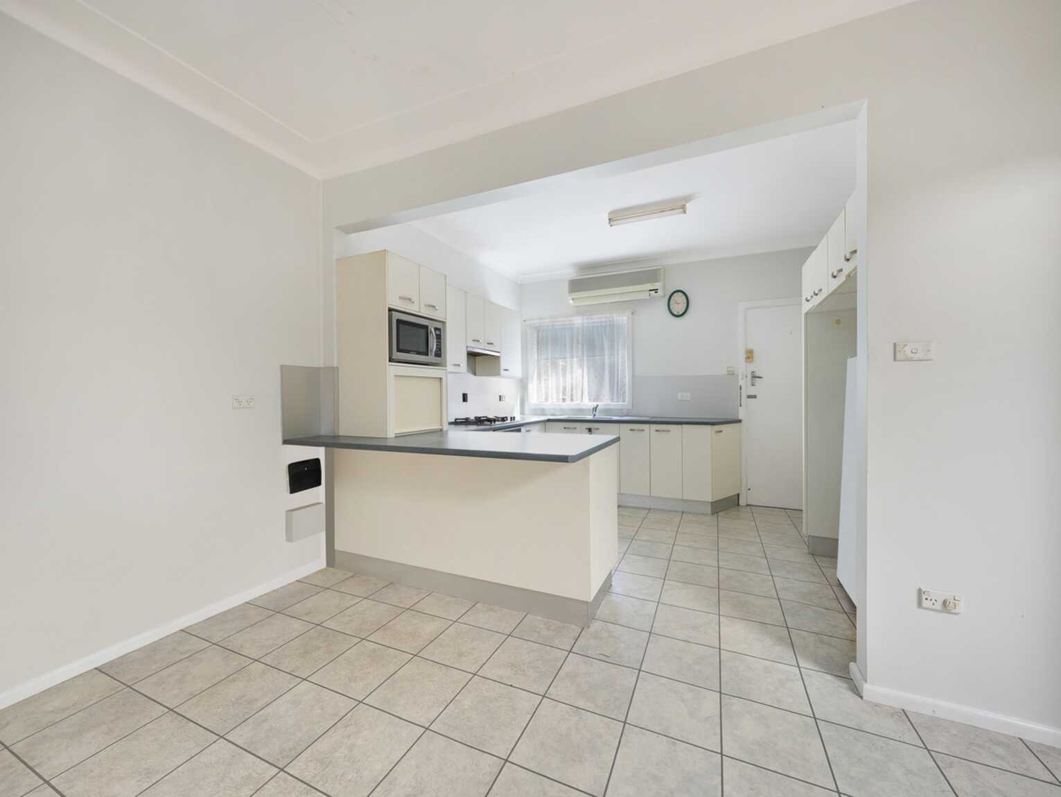 22 Bimbadeen Avenue West Wollongong