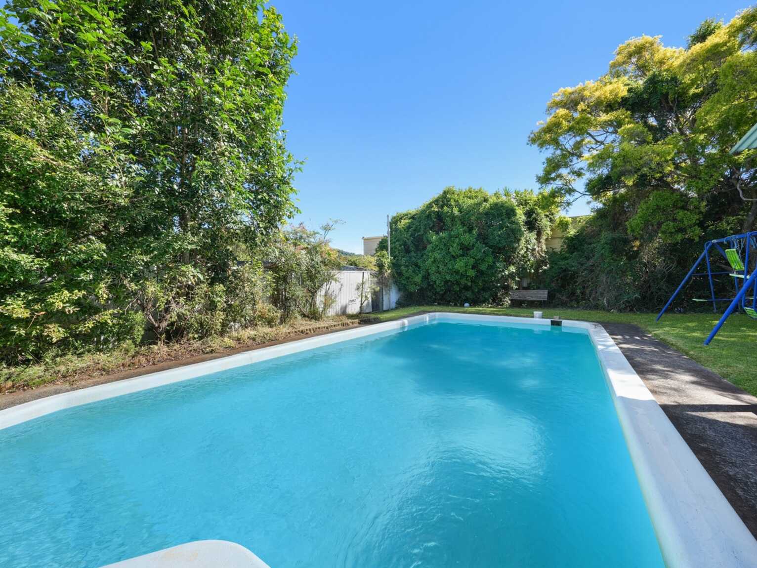 22 Bimbadeen Avenue West Wollongong