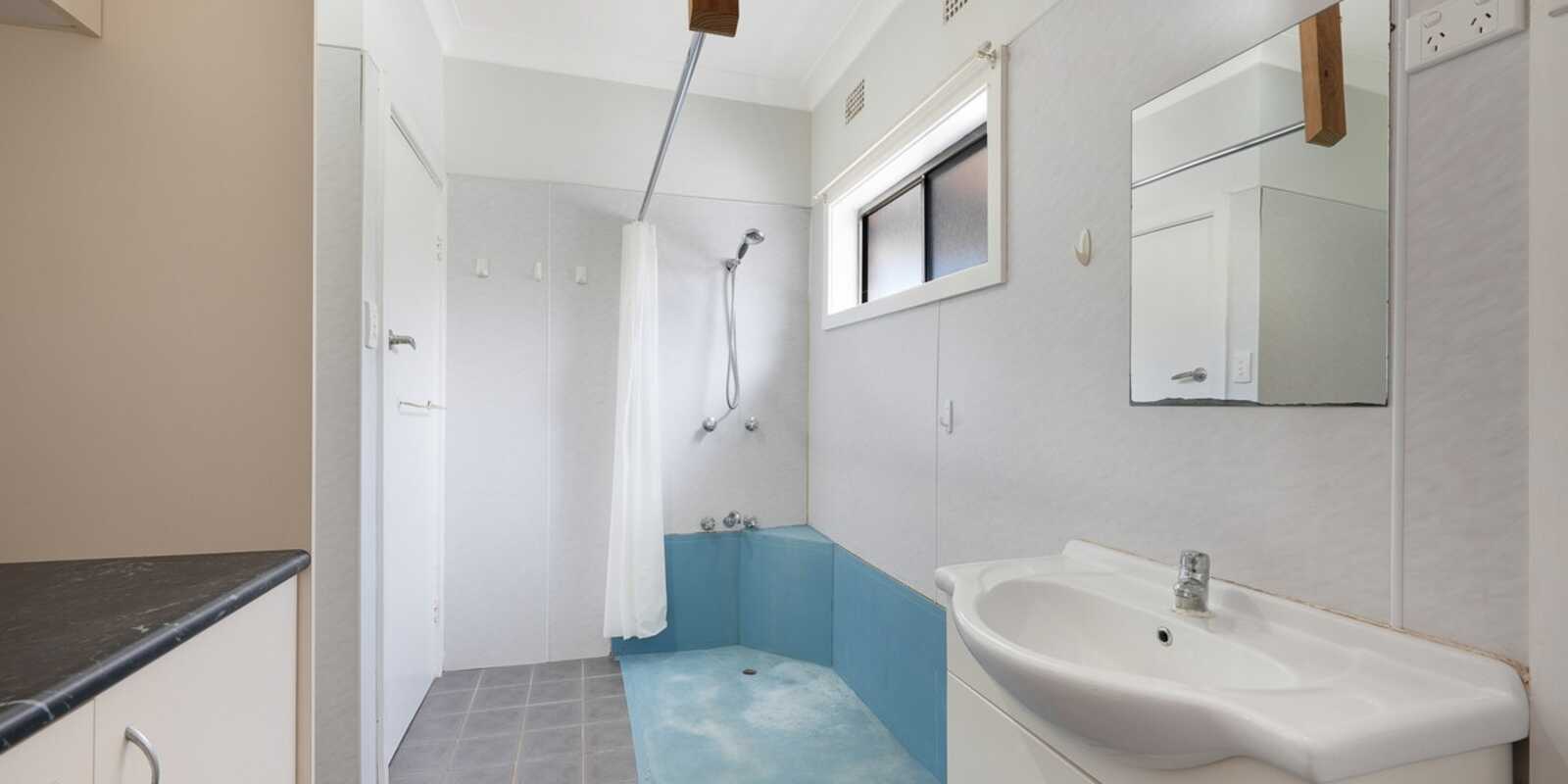 22 Bimbadeen Avenue West Wollongong